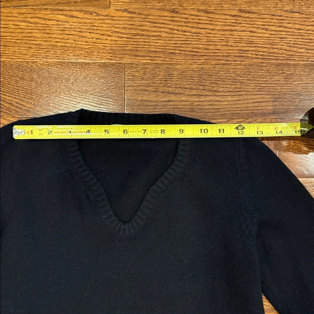 Jil Sander Elegant Black V-Neck Sweater - Picture 5 of 9